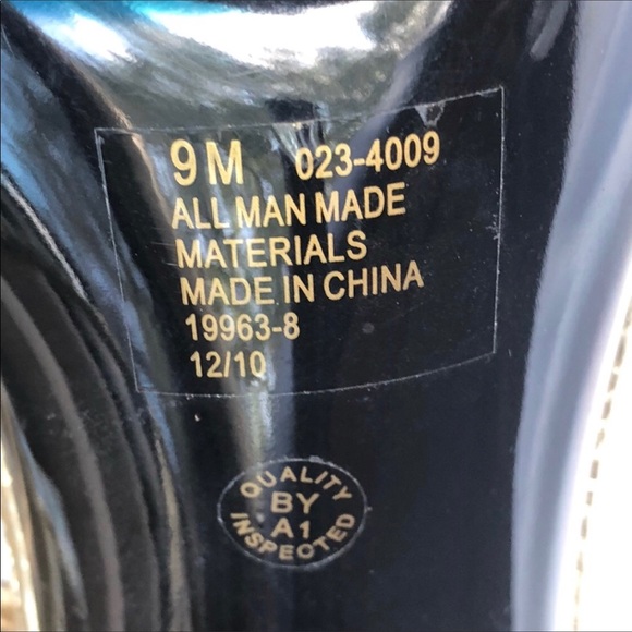 Gold strap heels. Size 9. Gently worn. - Picture 5 of 5